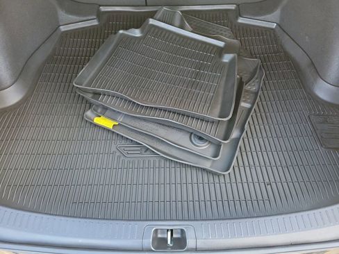 Used 2024 Toyota Corolla SE FWD image 12