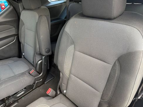 Used 2023 Chevrolet Traverse LT FWD image 18