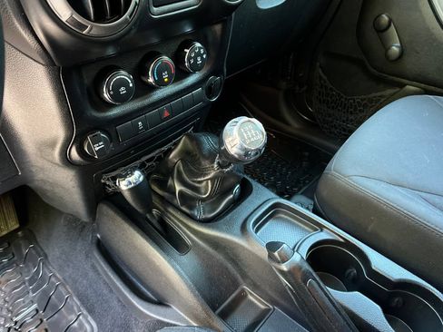 Used 2016 Jeep Wrangler Unlimited Sport w/ Connectivity Group AWD/4WD image 18