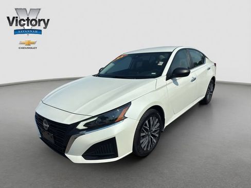 Used 2024 Nissan Altima 2.5 SV AWD/4WD image 3