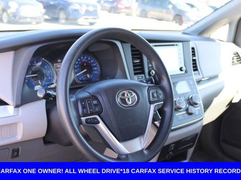 Used 2018 Toyota Sienna LE image 17