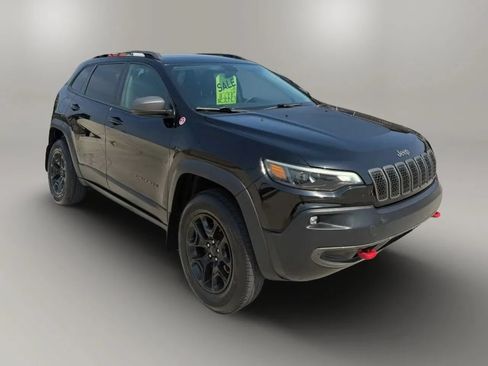 Used 2019 Jeep Cherokee Trailhawk w/ Cold Weather Group AWD/4WD image 1
