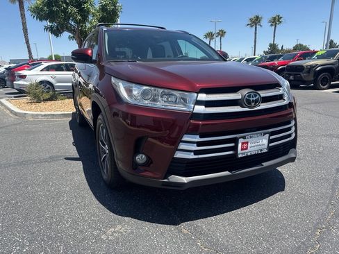 Certified 2018 Toyota Highlander XLE AWD/4WD image 4