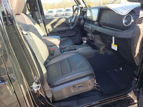 New 2026 Jeep Gladiator Sahara image 7