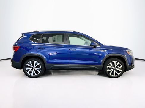 Used 2023 Volkswagen Taos SE w/ Panoramic Sunroof Package AWD/4WD image 10