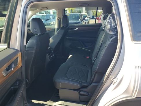 New 2026 Volkswagen Atlas SE FWD image 10