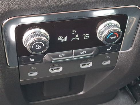 Used 2023 GMC Yukon Denali Ultimate AWD/4WD image 10