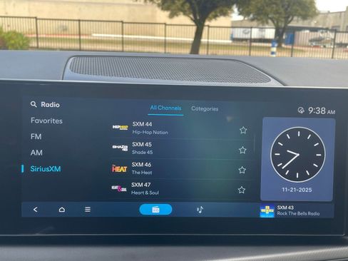 Used 2025 Hyundai Santa Fe SEL image 21