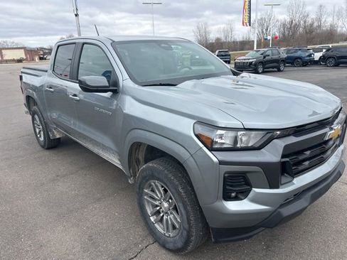Used 2024 Chevrolet Colorado LT w/ LT Convenience Package image 3