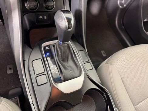 Used 2017 Hyundai Santa Fe Sport image 16