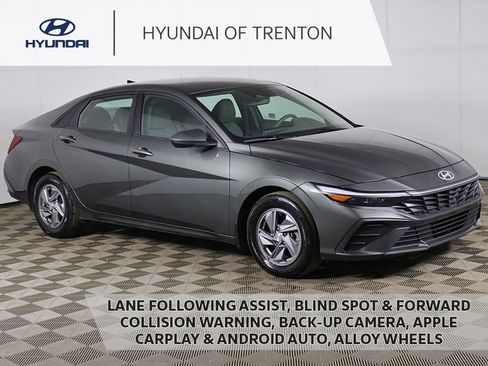 Certified 2024 Hyundai Elantra SE FWD image 1