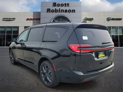 New 2026 Chrysler Pacifica Limited image 3