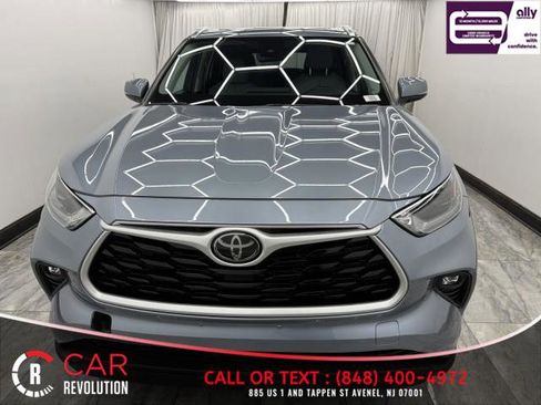 Used 2021 Toyota Highlander XLE image 2