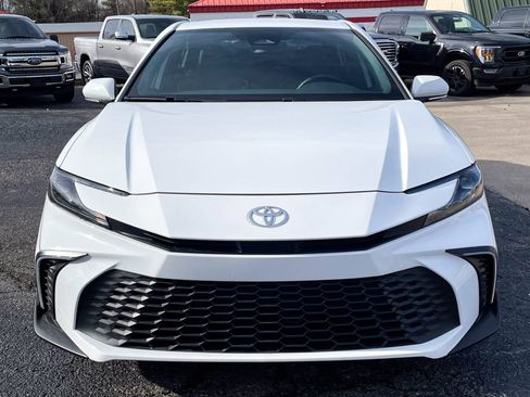 Used 2025 Toyota Camry SE image 7