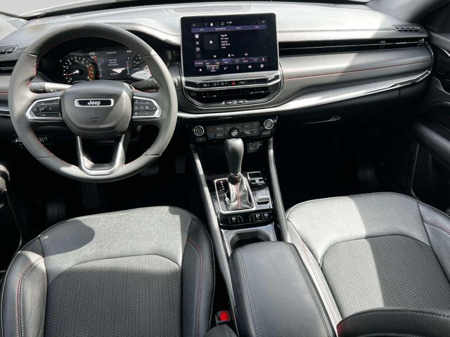 Used 2024 Jeep Compass Trailhawk AWD/4WD image 12