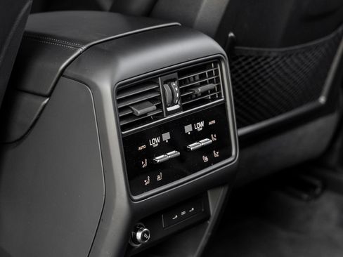Certified 2025 Porsche Cayenne S AWD/4WD image 36