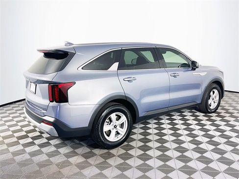 Used 2025 Kia Sorento LX image 8