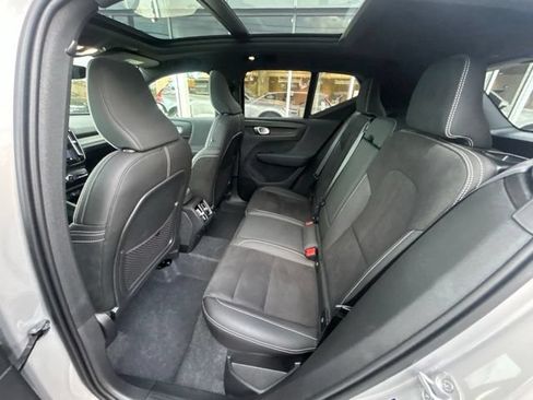 Certified 2025 Volvo XC40 B5 Plus AWD/4WD image 17
