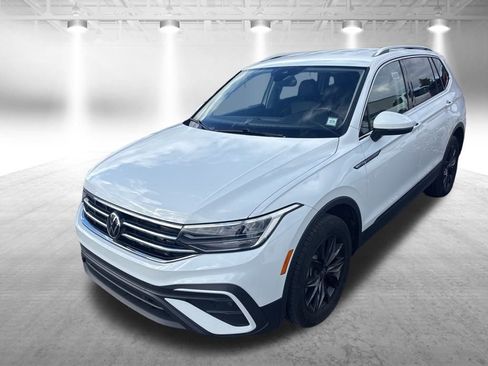 Used 2024 Volkswagen Tiguan SE image 4