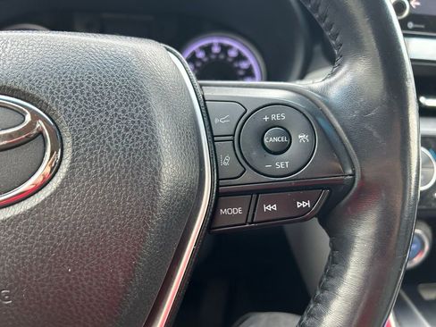 Used 2021 Toyota Venza LE image 17