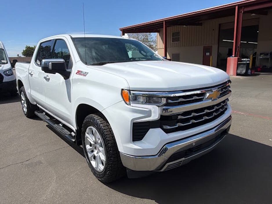 Used 2023 Chevrolet Silverado 1500 LTZ w/ LTZ Convenience Package II AWD/4WD image 4