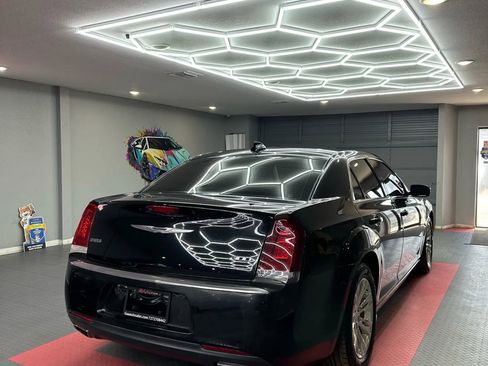 Used 2016 Chrysler 300 Limited image 6