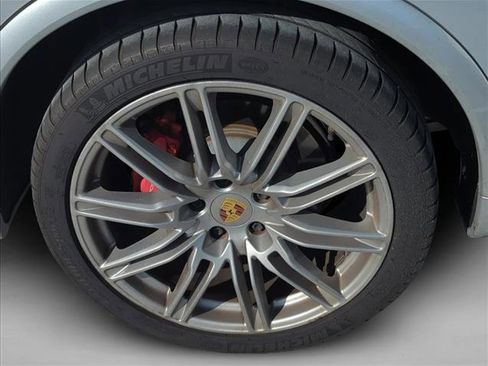 Used 2017 Porsche Cayenne GTS AWD/4WD image 6