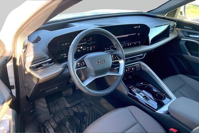 Used 2025 Audi Q5 Premium Plus w/ Premium Plus AWD/4WD image 14