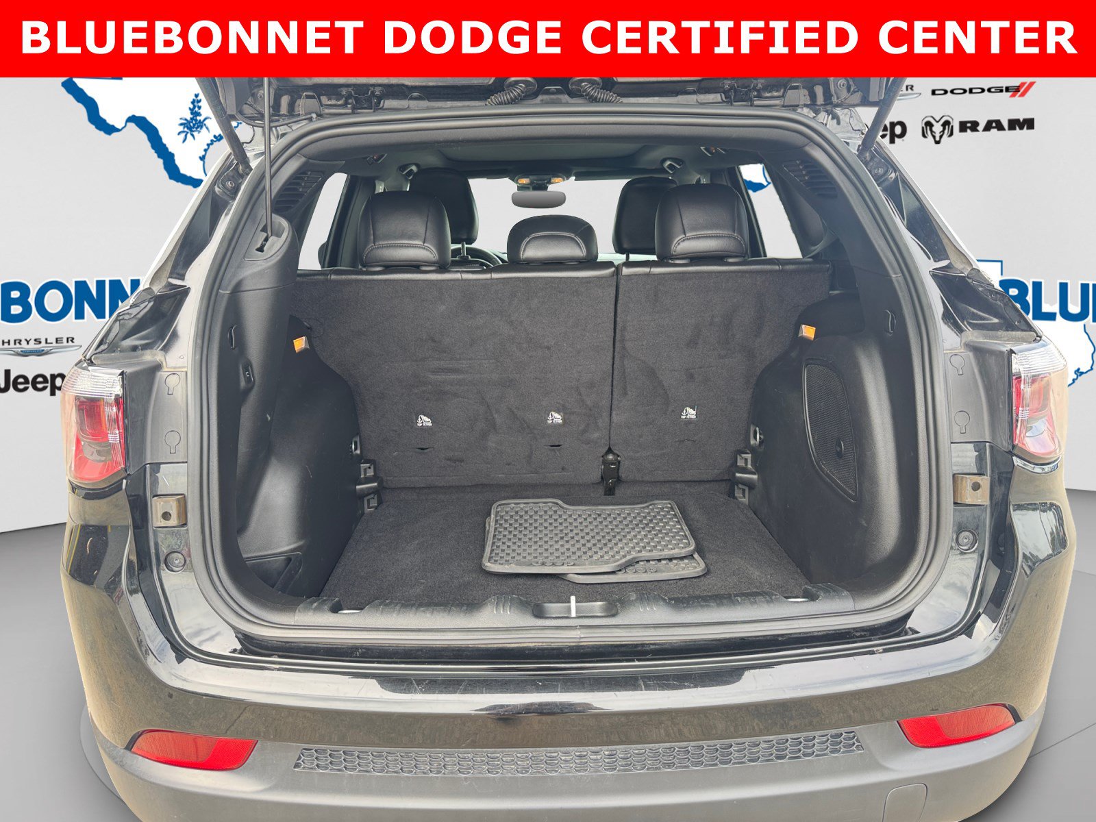 Used 2025 Jeep Compass Latitude w/ Sun & Sound Group AWD/4WD image 21