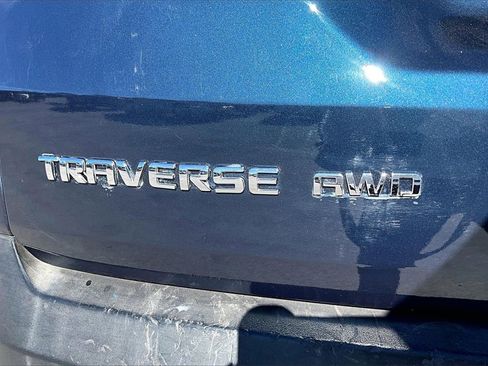 Used 2023 Chevrolet Traverse LT image 9