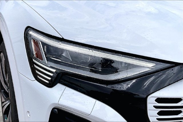 Used 2024 Audi Q8 e-tron Prestige AWD/4WD image 31
