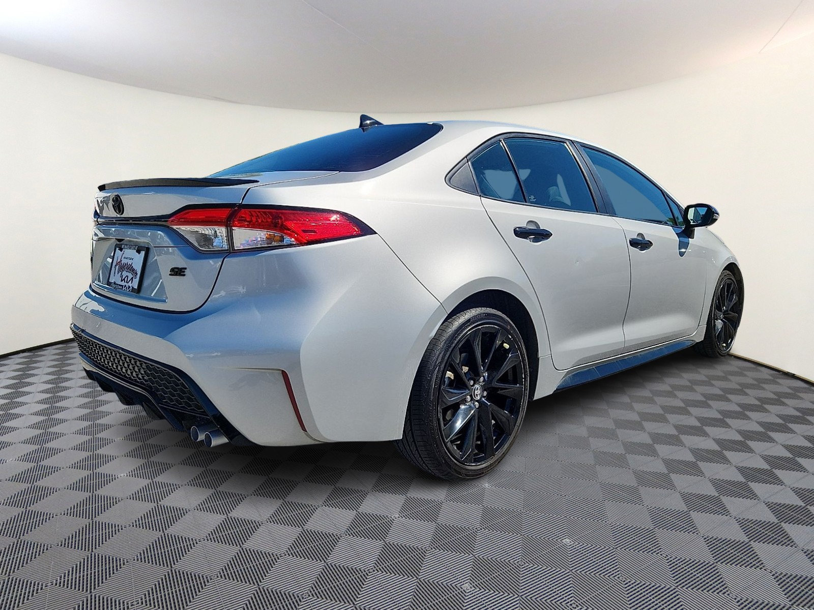 Used 2021 Toyota Corolla SE w/ Carpet Mat Package (TMS) FWD image 6