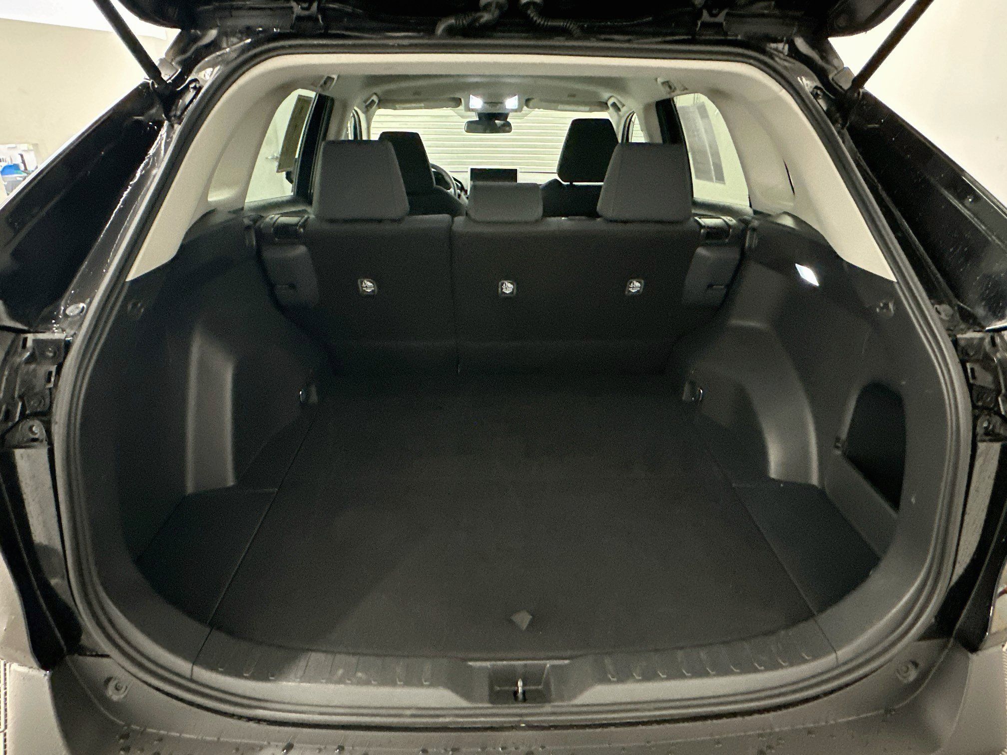 Used 2025 Toyota RAV4 LE AWD/4WD image 30