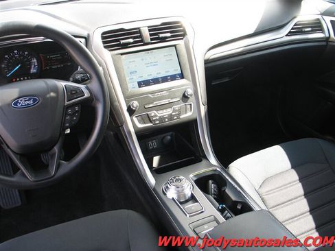 Used 2020 Ford Fusion SE FWD image 7