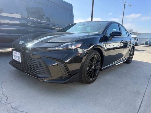 Used 2026 Toyota Camry SE FWD image 3