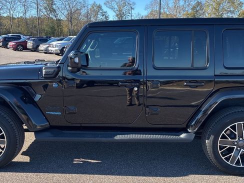 Used 2022 Jeep Wrangler Unlimited Sahara image 4