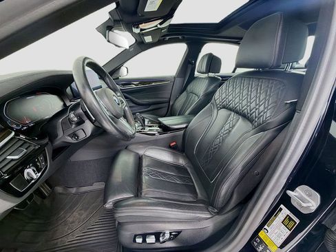 Used 2021 BMW M550i xDrive w/ Premium Package image 23