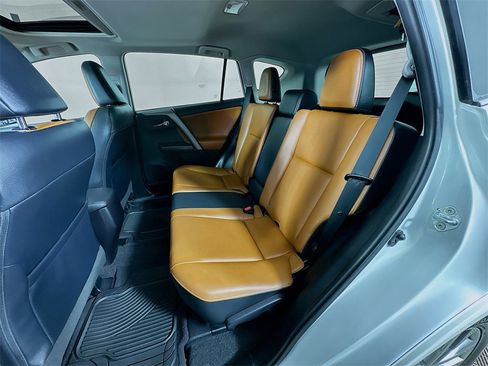 Used 2017 Toyota RAV4 Platinum image 30