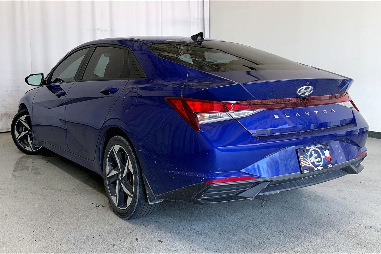 Used 2023 Hyundai Elantra SEL w/ Convenience Package FWD image 5