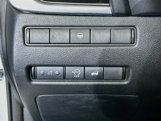 Used 2024 Nissan Rogue SV FWD image 11