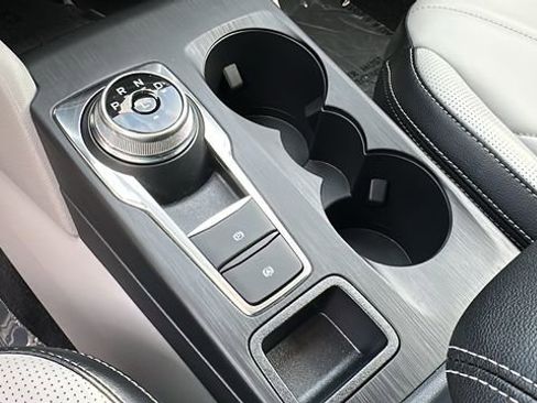 New 2025 Ford Escape SE w/ PHEV Premium Package FWD image 28