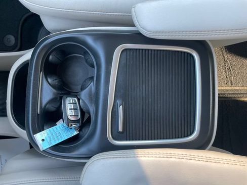 Used 2021 Chrysler Pacifica Touring-L FWD image 17