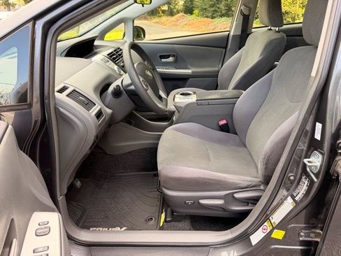 Used 2014 Toyota Prius V Two FWD image 9