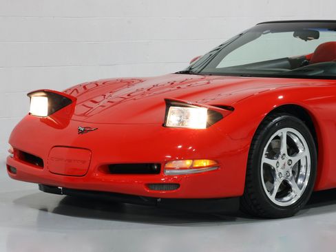 Used 2000 Chevrolet Corvette Convertible w/ Memory Pkg image 49