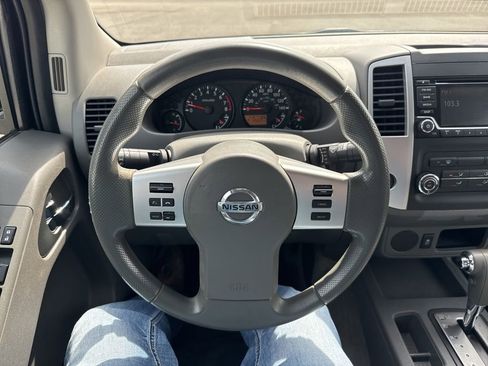 Used 2017 Nissan Frontier SV image 11
