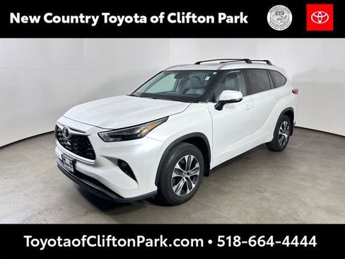 Used 2023 Toyota Highlander XLE AWD/4WD image 7