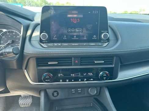 Used 2024 Nissan Rogue SV AWD/4WD image 16