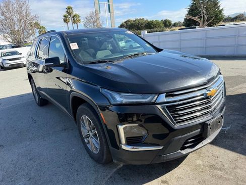 Used 2023 Chevrolet Traverse LT image 3