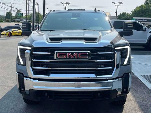 New 2025 GMC Sierra 2500 SLE w/ SLE Value Package; image 8
