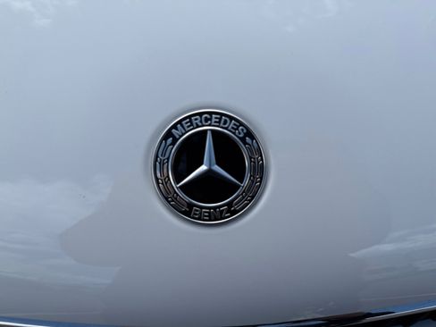 Used 2024 Mercedes-Benz GLC 300 4MATIC image 23